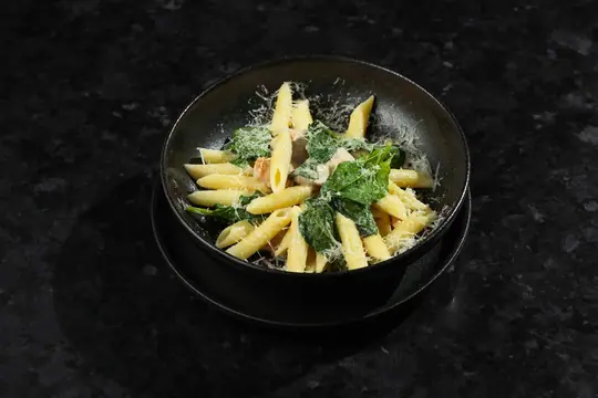 Паста с курой и шпинатом